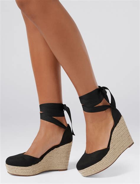 Truffle Collection Wide Fit Closed Toe Wedges In Black Atelier Yuwa