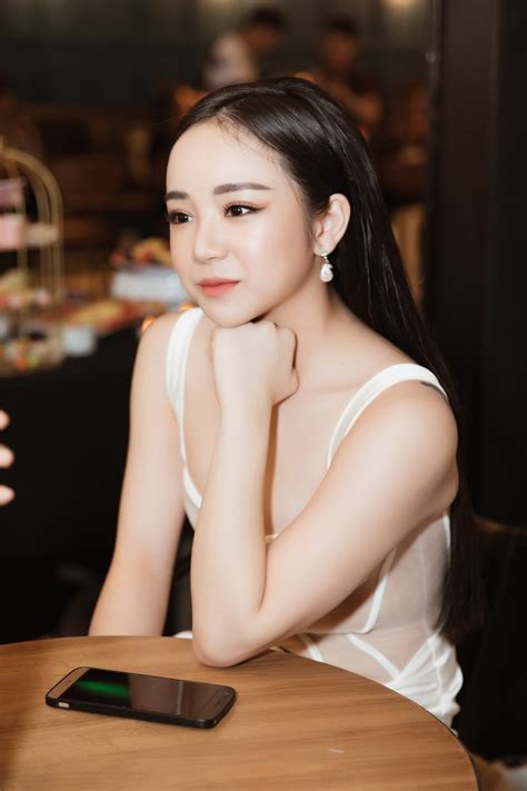 Hot Girl Ngủ Gật Nhã Tiên Phản Hồi Sau Khi Gây Tranh Cãi Vì Mv 18 Quá Táo Bạo