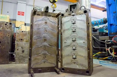 6 Cavity Hanger Mold Hot Runner 6 Cavity Hanger Mould With Hot Runner Manufacturer From Chennai