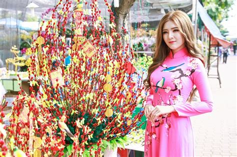 Hot girl tuổi Thân Lily Luta duyên dáng trong tà áo dài