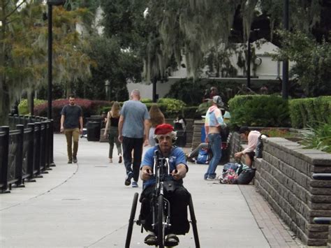 A Walk Through Orlandos Lake Eola Park Modern Cities