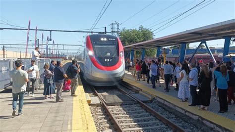 Efe Inaugura El Tren MÁs RÁpido Y Moderno De SudamÉrica La Primera