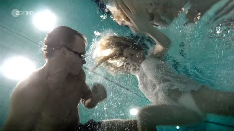 Naked Tanja Wedhorn in Marie räumt auf