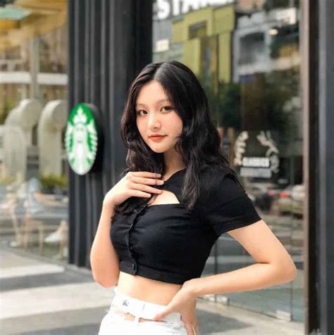 Chiêm ngưỡng nhan sắc ngắm là mê của hot girl 2K3 khiến netizen tan chảy từ nụ cười đến ánh mắt