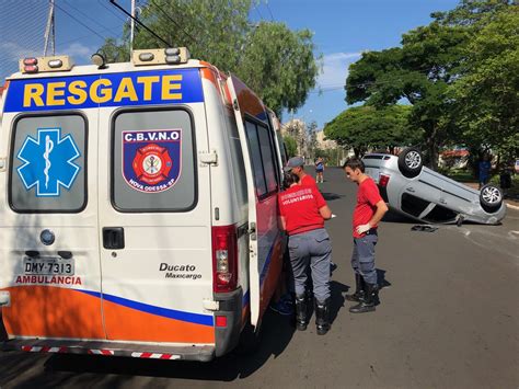 Batida Seguida De Capotamento Deixa Um Ferido E Interdita Rua Em Nova