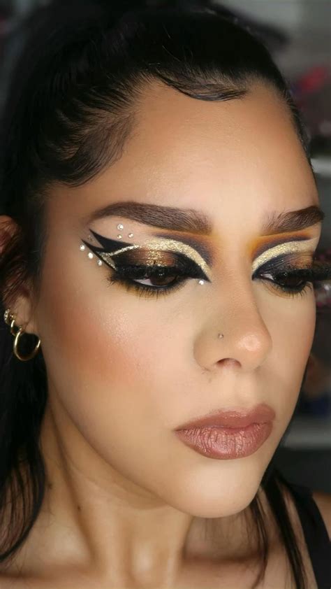 Black And Gold Makeup Look Eye Makeup Gold Makeup Looks Makeup Tutorial