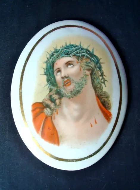 Ancien Medaillon Du Christ A La Couronne D Epines En Porcelaine Xix Eme