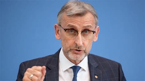 Sachsens Innenminister Schuster Fordert Grenzkontrollen Zu Polen