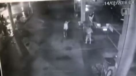 Homem é Esfaqueado Em Assalto A Posto De Gasolina Em Sp Vídeo Santos