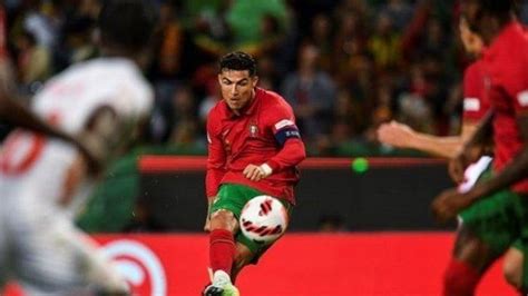 Apa Iya Cristiano Ronaldo Lebih Jago Cetak Gol Jarak Jauh Dibanding