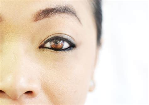 how to apply liquid eyeliner 3