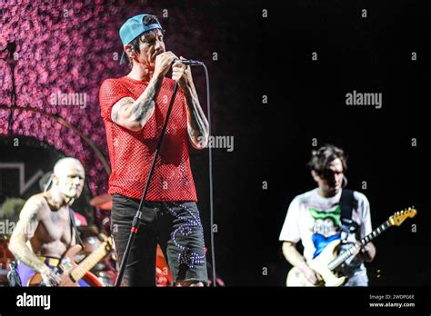 Red Hot Chili Peppers Anthony Kiedis Flea Chad Smith John Frusciante Live In Buenos Aires