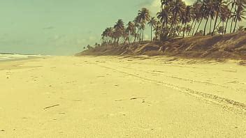 Playa nudista Dan desnudo y masturbándose duro en el teaser de la playa XVIDEOS