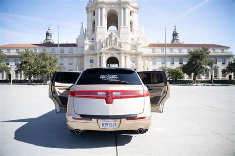 6 Passenger Stretch Limousine Rental | Hollywood Playnight