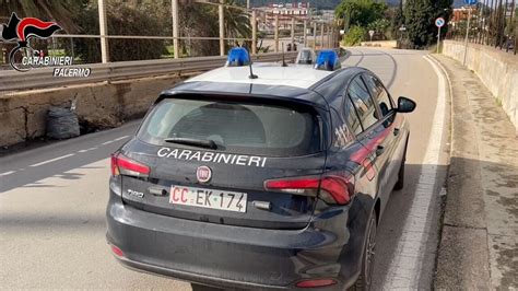 Tenta Di Lanciarsi Dal Cavalcavia Di Via Belgio Carabiniere Libero Dal