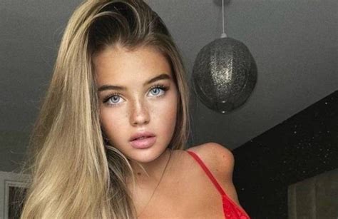 Girls In Lingerie 47 Pics