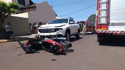 Colisão entre carro e motoneta deixa idoso ferimentos graves em