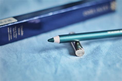 Изумрудные стрелки с Estee Lauder Double Wear Stay-in-Place Eye Pencil ...