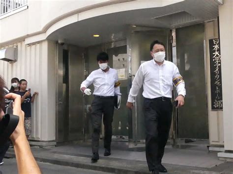 家宅捜索を終え、日大アメフト部の寮から出てくる捜査員 ― スポニチ Sponichi Annex スポーツ