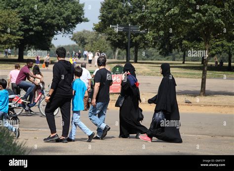 Hyde Park London Aug People Sunbathe And Enjoy Hot Weather In Hyde Park London As