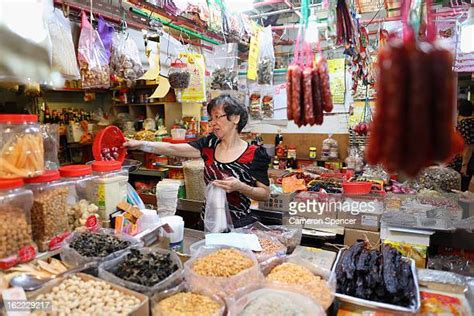 Singapore Chinatown Complex Wet Market Photos And Premium High Res