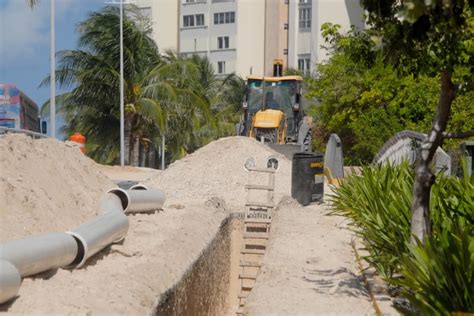 Aguakan rompe asfalto en la Zona Hotelera para la ampliación del