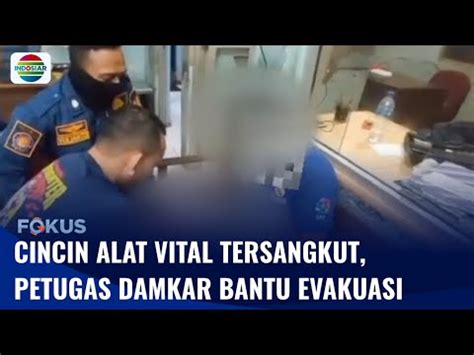 Ngilu Petugas Damkar Bantu Lepaskan Cincin Di Alat Vital Pria Ini