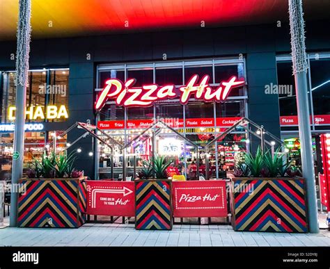 White Rose Shopping Centre Hi Res Stock Photography And Images Alamy