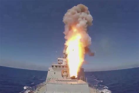 Watch Russia Fires Underwater Missiles At Islamic State In Palmyra