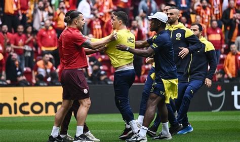 Son Dakika Galatasaray Fenerbah E Derbisi Ncesi Futbolcular Aras Nda