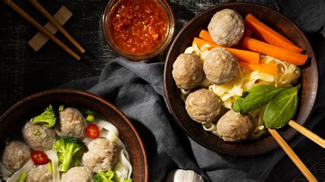 Menggoda Selera 5 Tempat Bakso Paling Enak Di Makassar Legenda