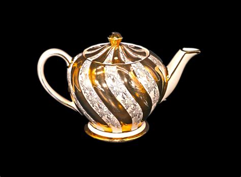 Sadler 1539 Gold Swirl Four Cup Teapot Made In England Flaws See Below