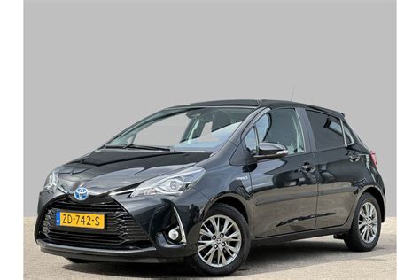 Toyota Yaris Hybrid Dynamic Ste Eig Navi Cruise Spoiler Clima