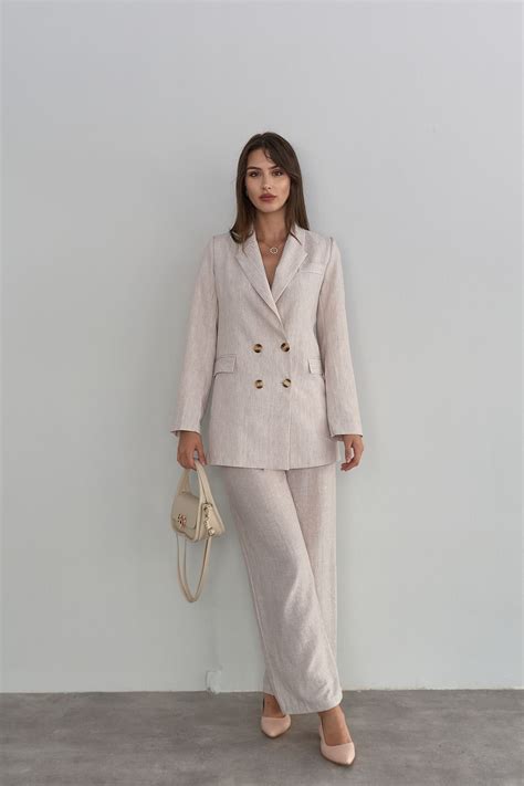 Rabia Çelik Kadın Nude Parıltılı Kumaş Düğme Detaylı Ceket Pantolon