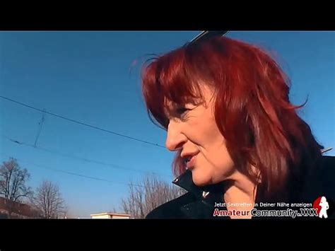 Puño con MILF caliente recogido en la estación de tren XVIDEOS