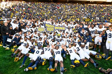 Michigan Football Becomes First College Team To Reach 1 000 Wins