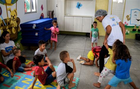 Programa oferece oficinas gratuitas para crianças e adolescentes