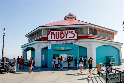 Ruby`s Diner On The Pier In Huntington Beach Orange County