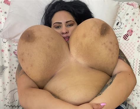 On Back Jiggle Show DivineBreasts Real Women Real Big Tits