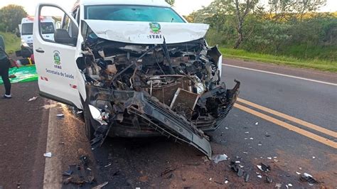 Colis O Traseira Entre Van E Caminh O Canavieiro Deixa Feridos Na