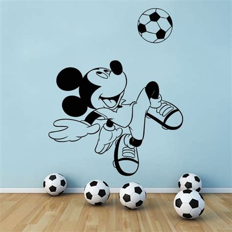 vinilos disney mickey mouse con pelota de fútbol viniler