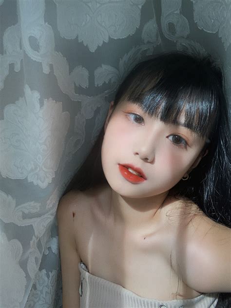 Đáng yêu muốn xỉu trước loạt ảnh đời thường của hot teen Gen Z thành phố hoa Đà Lạt