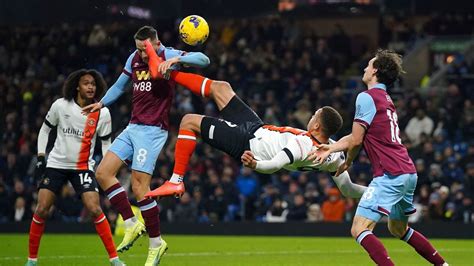 Premier League Fc Burnley Remizovalo Na Dom Cej P De S Luton Town