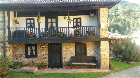 Casa Tipica De Asturias Su Corredor Stone Cottages House Styles