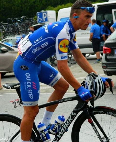 Pin By Lesterhanibal On Ciklisti In Cycling Outfit Lycra Men