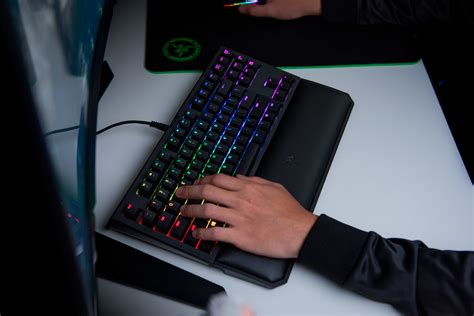 Razer Unveils Tenkeyless Chroma V2 Keyboard | TechPowerUp