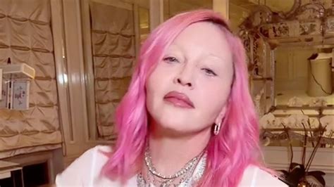 Aos 64 anos Madonna assume ser gay em vídeo