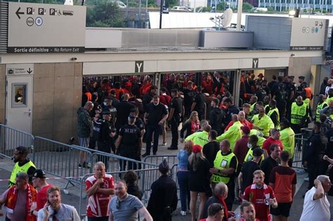 Fiasco du Stade de France Gérald Darmanin accuse la grève et les faux