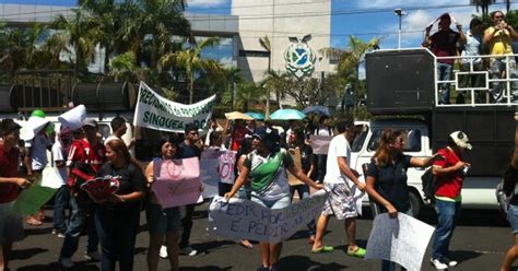 G1 Estudantes E Professores Da Uea Protestam Na Sede Do Governo Do Am