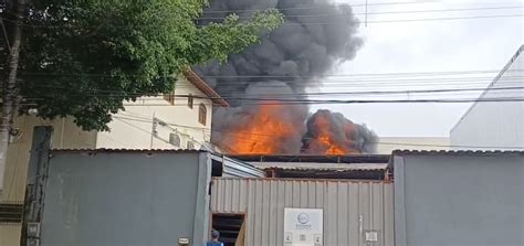 A Gazeta Galp O Pega Fogo E Fuma A Vista De V Rios Pontos Em Vila